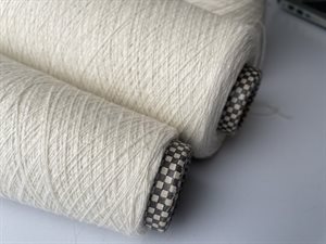 Baby cones i 100 % cashmere - offwhite, 180 gram